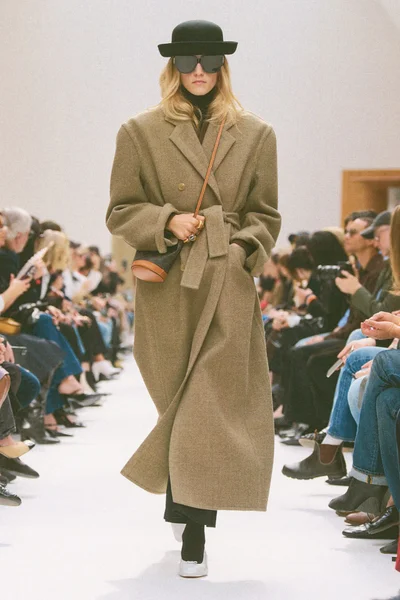 Look 10